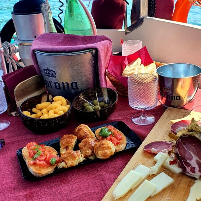 Sail to Favignana and Levanzo. All-inclusive day tours with lunch, snorkeling, drone footage, and Wi-Fi. Departing from Trapani. Book your experience now!